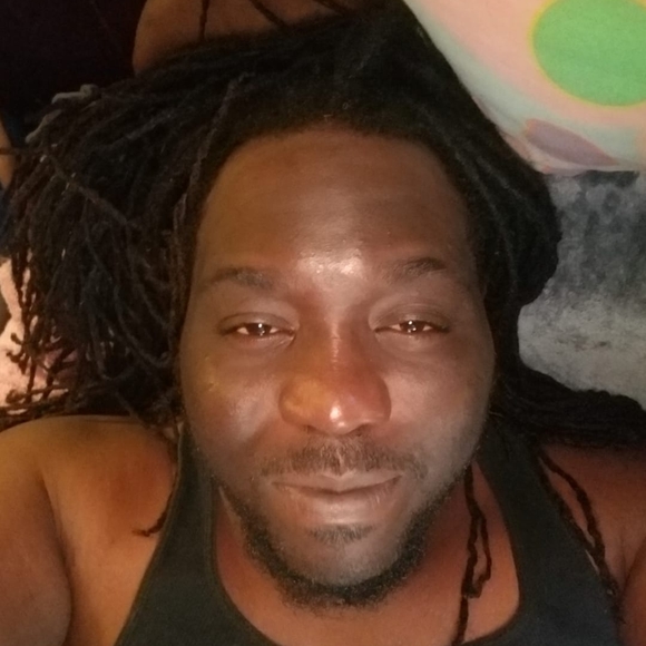Profile Picture of Michael Crenshaw (@michaelcrens503) on Poshmark