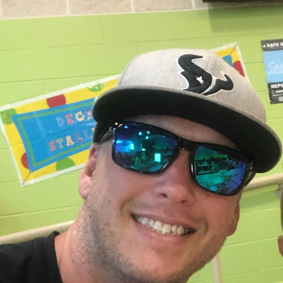 Profile Picture of Seth Burchett (@seth79) on Poshmark