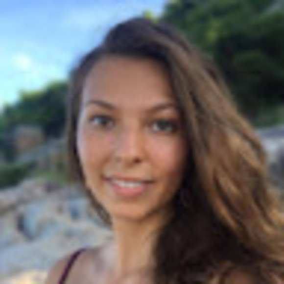 Profile Picture of Jordyn Roe (@jordyn_roe) on Poshmark