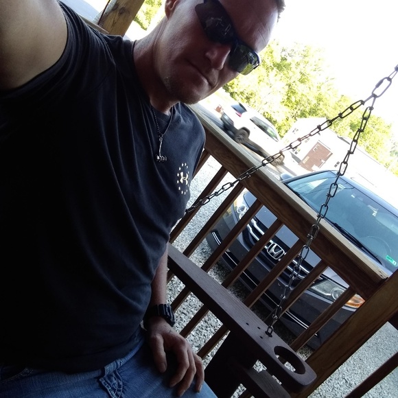 Profile Picture of Chad Wade (@chadwade541) on Poshmark