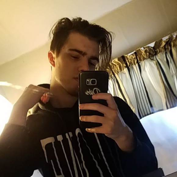 Profile Picture of Isaiah Hiserman (@isaiahiserman) on Poshmark