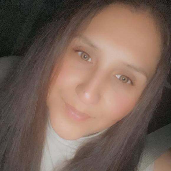 Profile Picture of Yolanda Hernandez (@yolandae82) on Poshmark