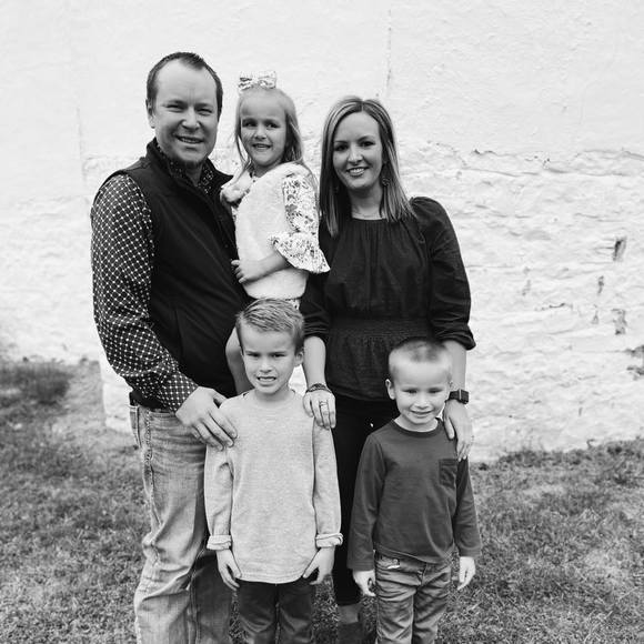 Profile Picture of Samantha Makosky (@sammak) on Poshmark