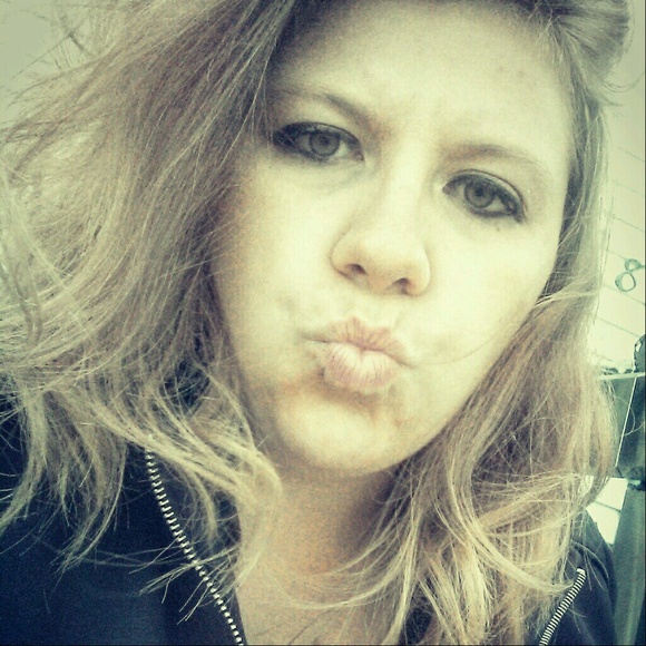 Profile Picture of Jessica Klumpp (@jessicaklumpp) on Poshmark