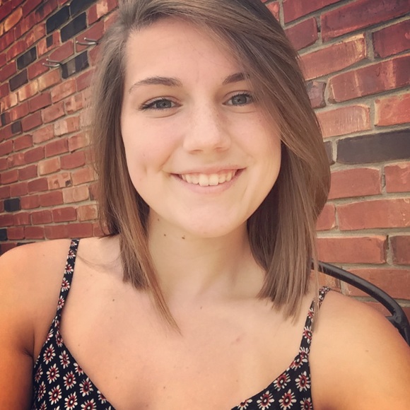 Profile Picture of Leslie Bryan (@lsbrya01) on Poshmark