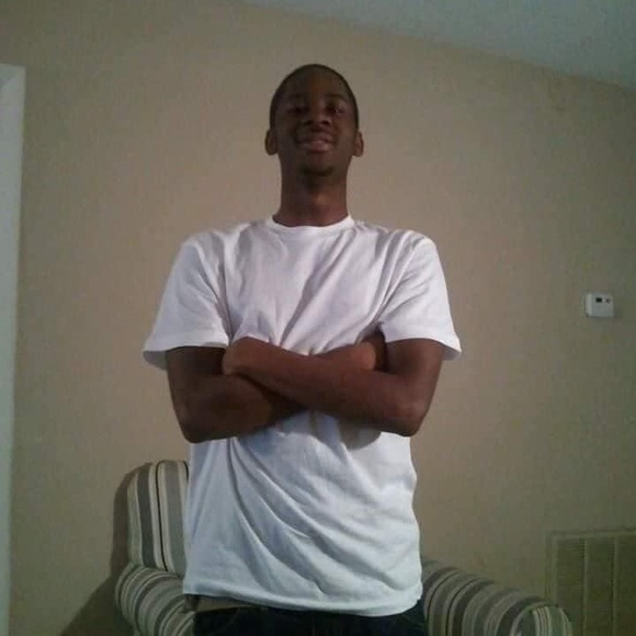 Profile Picture of Quan Kincade (@quankincade) on Poshmark