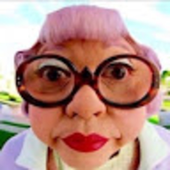 Profile Picture of Eva Hacker (@evahacker) on Poshmark