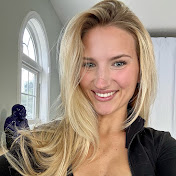 Profile Picture of Ally Hansen (@AshoreYoga) on Youtube