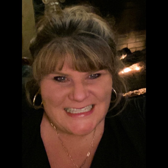 Profile Picture of Stacey Leech (@staceyleech283) on Poshmark
