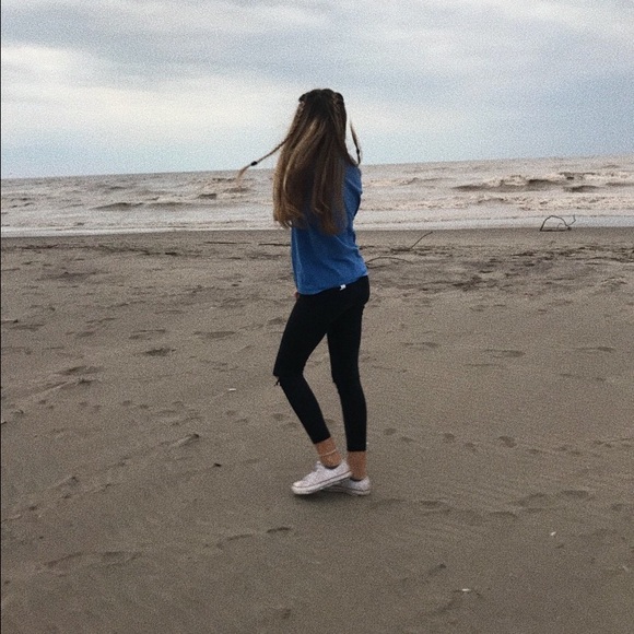 Profile Picture of Kellianne Reid (@kelliannerr) on Poshmark