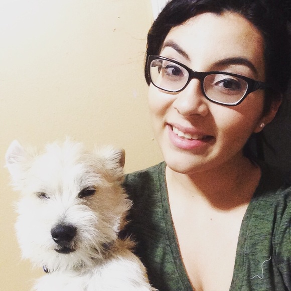 Profile Picture of Ivania Chavarria (@itsivania) on Poshmark