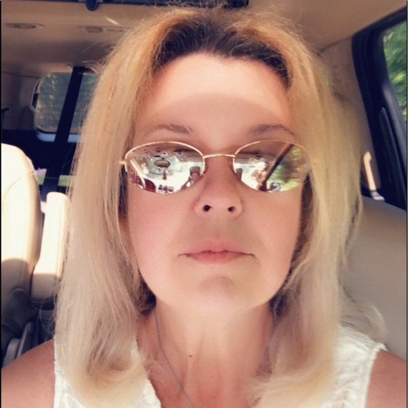 Profile Picture of Carole Barbuto (@coolbar14) on Poshmark