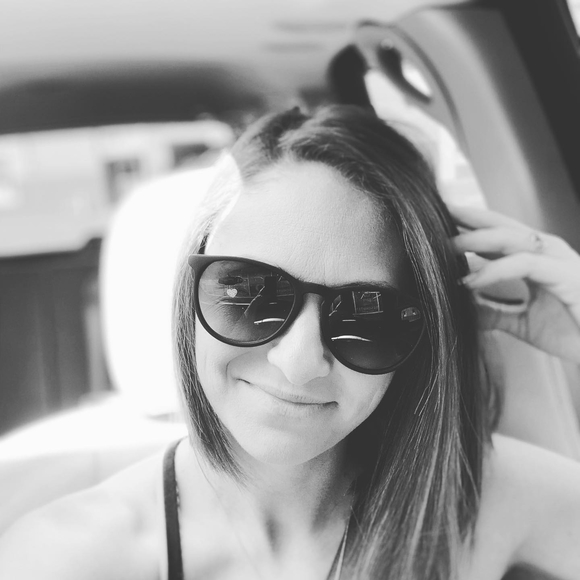 Profile Picture of Heather Rather (@hsmith511) on Poshmark