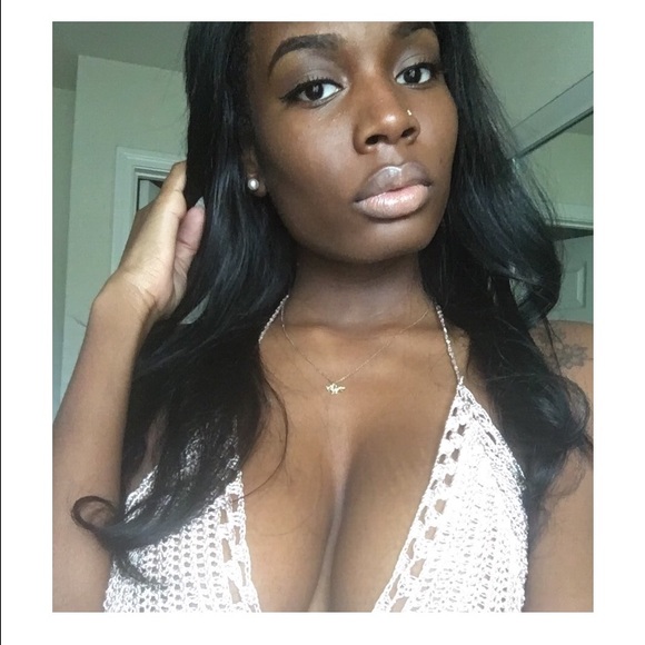 Profile Picture of Desiree Hamilton (@desireesimone) on Poshmark