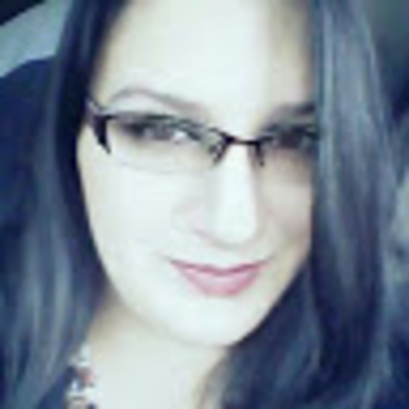 Profile Picture of Amber England (@amberengland29) on Poshmark