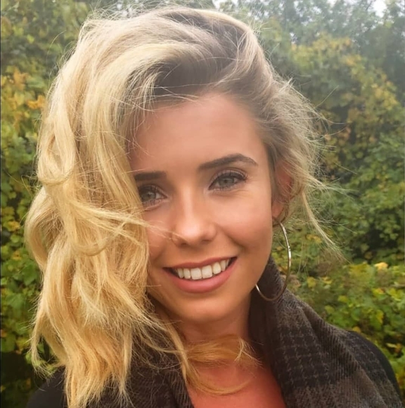 Profile Picture of Veronika Pajak (@veepajak) on Poshmark