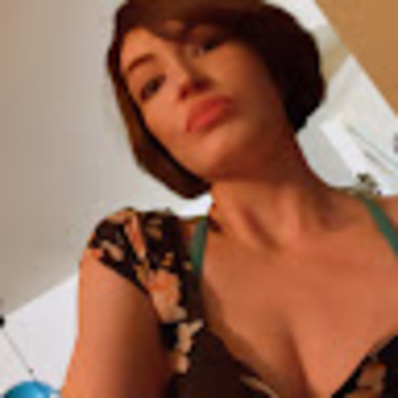 Profile Picture of Hannah Kopperl (@hannahkaboom) on Poshmark