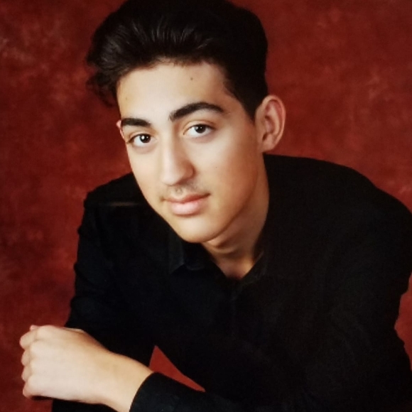 Profile Picture of Dom Fosman (@dom_fosman) on Poshmark