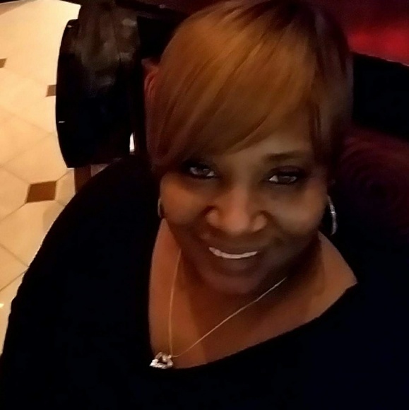 Profile Picture of Tamika Relford (@tlrelford1) on Poshmark