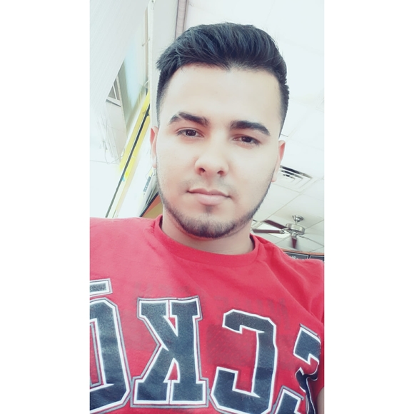 Profile Picture of Miisael RamÃ¶s de obando (@miisaelr) on Poshmark