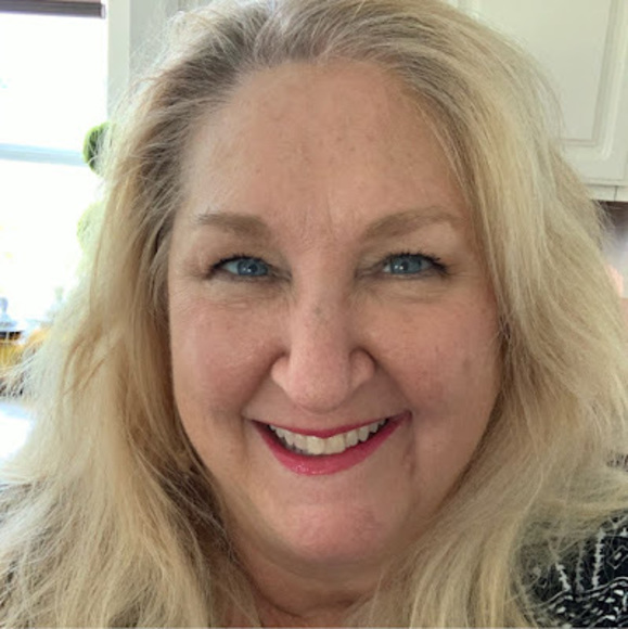 Profile Picture of Lorie Affatato (@lorie68affatato) on Poshmark