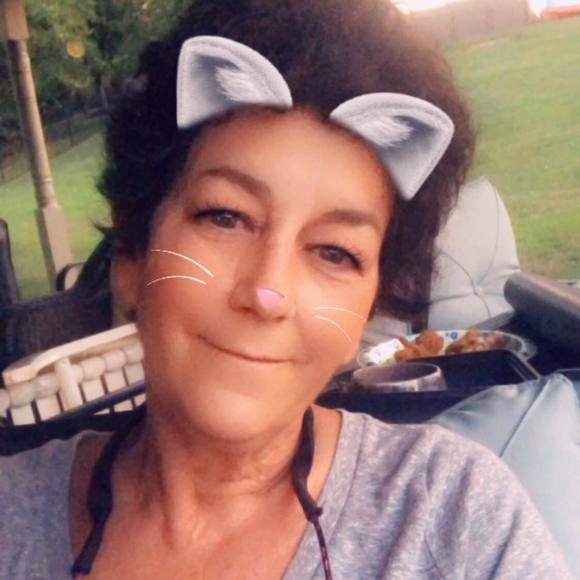 Profile Picture of Sandy Campolongo (@sancaslex) on Poshmark