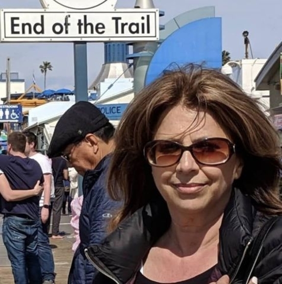 Profile Picture of Antoinette Gneo (@antoinettegneo) on Poshmark