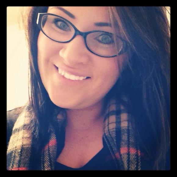 Profile Picture of Lisa Diaz (@lisadiaz21) on Poshmark