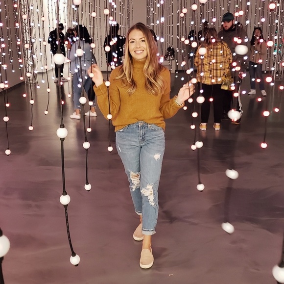 Amanda Rudolph - Poshmark Profile Picture of Amanda Rudolph (@arudyyy) on Poshmark