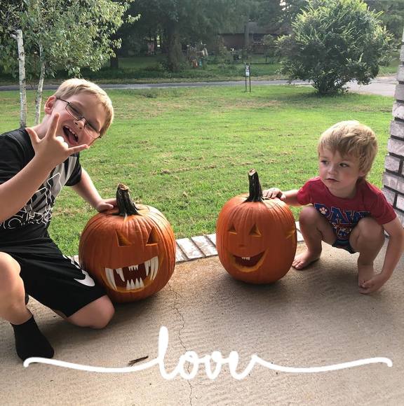 Profile Picture of Shirley Shadowens (@shadowens52) on Poshmark