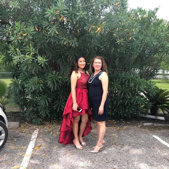 Profile Picture of Cecibel Guzman (@cecibel_guzman) on Poshmark