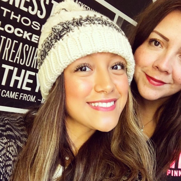 Sabrina Illescas - Poshmark Profile Picture of Sabrina Illescas (@sabriiiiina) on Poshmark