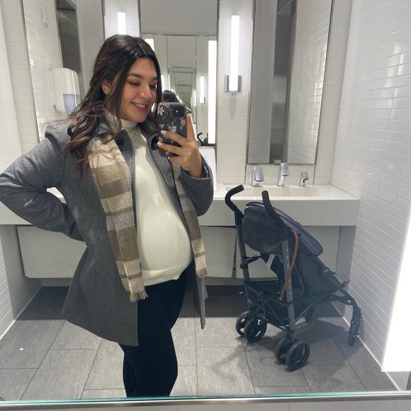 Profile Picture of Daniela Barrera (@danielaraquelll) on Poshmark