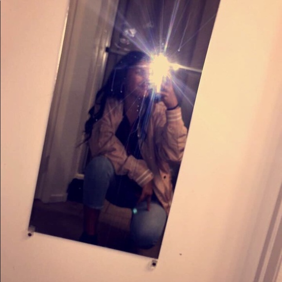 Profile Picture of Brianna Tarula (@itzz_b18) on Poshmark