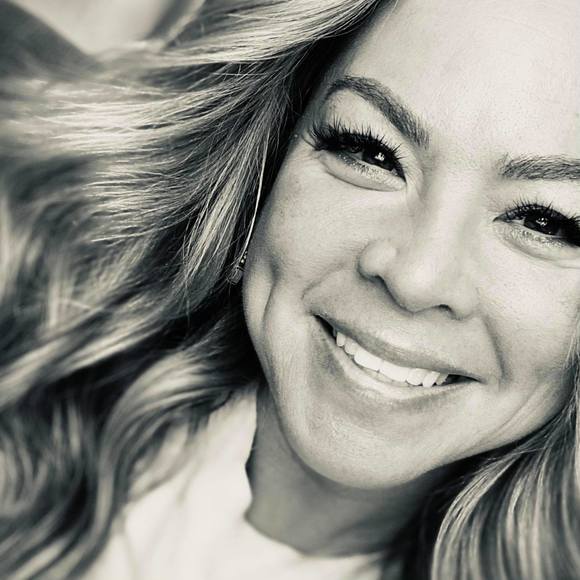 Profile Picture of Teresa Bloxham (@tabtui) on Poshmark