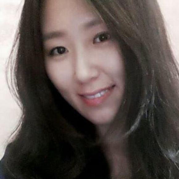 Profile Picture of Jinhee Kim (@moongtti) on Poshmark