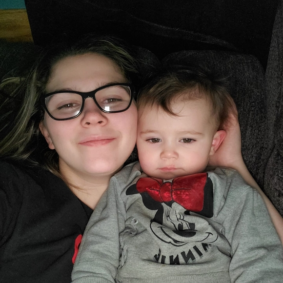 Profile Picture of Amber Farnum (@amberrahl16) on Poshmark