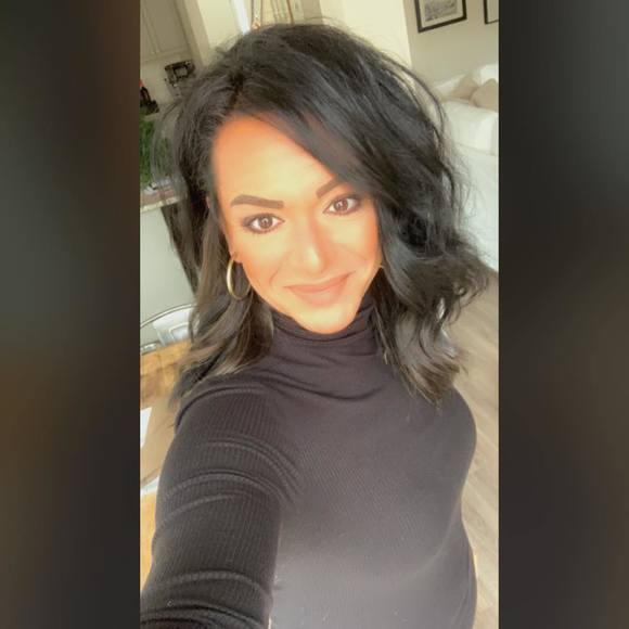 Profile Picture of Colleen Hardy dixon (@colleendixon801) on Poshmark