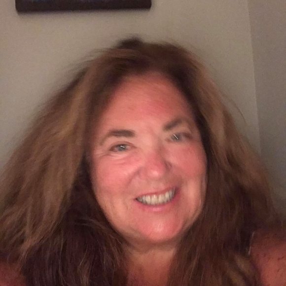 Profile Picture of Kathy Broderick (@kathybroderi387) on Poshmark