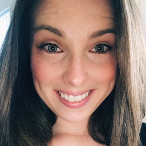 Profile Picture of Gemma Sinclair (@glsinclair0) on Poshmark