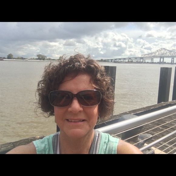 Profile Picture of Beverly Keen (@bjkeen) on Poshmark
