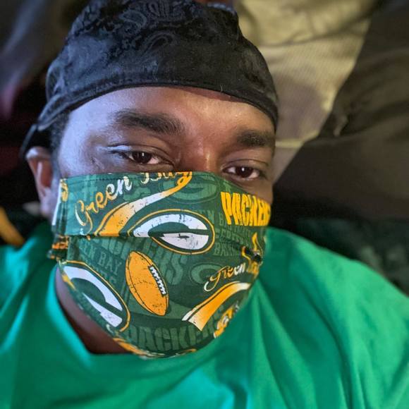 Aasim Davis - Poshmark Profile Picture of Aasim Davis (@asm_dvs) on Poshmark