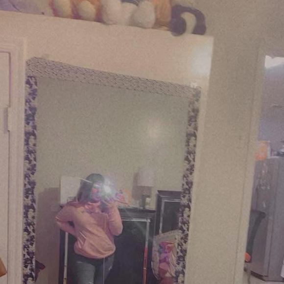 Profile Picture of Fernanda Alvarez (@alvarezjeimy58) on Poshmark