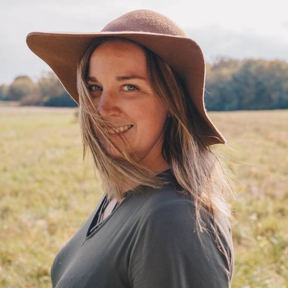 Profile Picture of Amanda Junius (@ajunius) on Poshmark