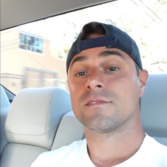 Profile Picture of Tom Putman (@tomputman) on Poshmark