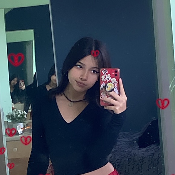 Profile Picture of Sophia Filippis (@sfilippis) on Poshmark
