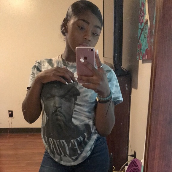 Profile Picture of Jaqayla Murrell (@prettygurl2x) on Poshmark