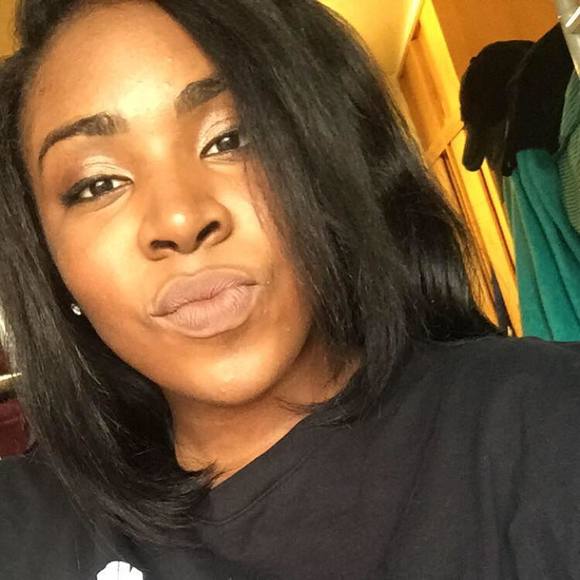 Profile Picture of Amber Shay (@amrush15) on Poshmark
