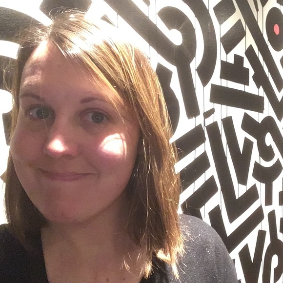 Profile Picture of Stephanie Bellay (@sewallis) on Poshmark