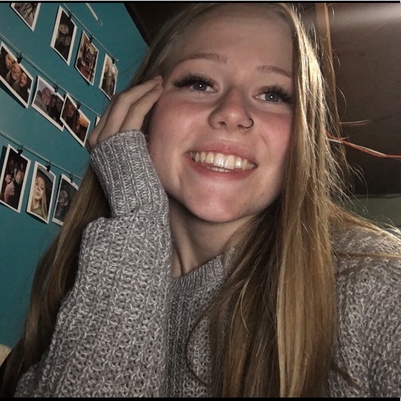 Profile Picture of Callie Roberts (@callieroberts03) on Poshmark